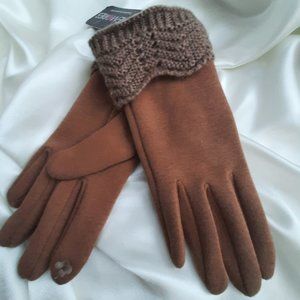 Ladies Cuff length gloves with touchscreen finger. Light brown.
